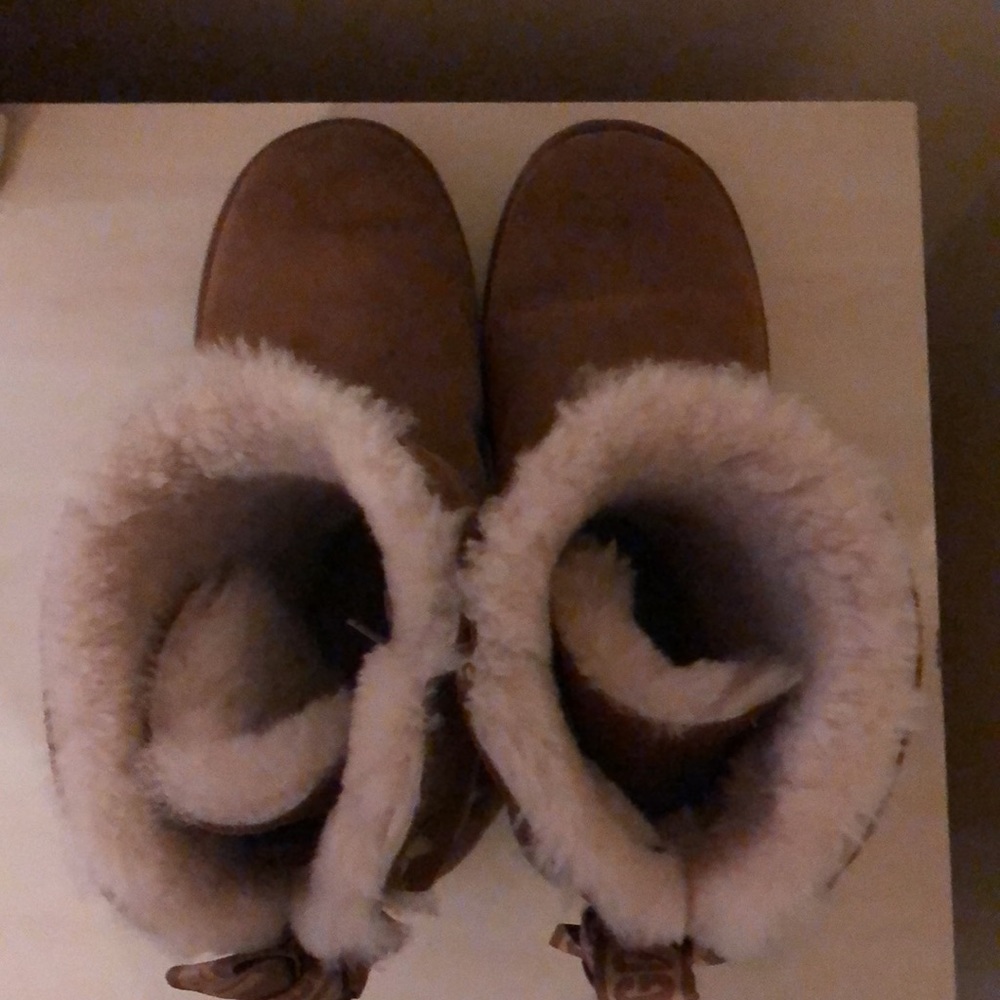 Ugg’s Women Chestnut Lace Boot. Comfy boots. - Picture 4 of 5